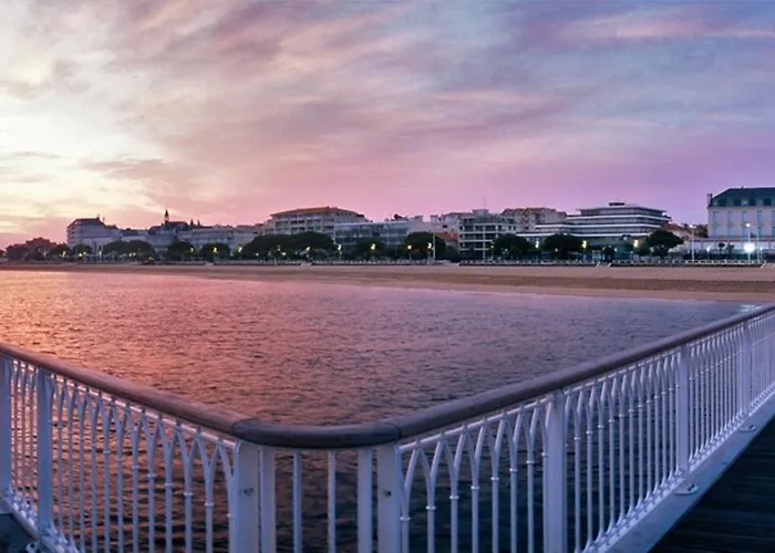 Отель Point France 4*