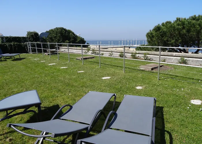 Point France Отель 4*