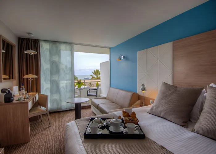 Point France Отель 4*