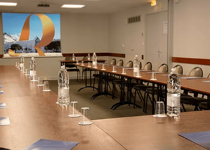 Point France Отель 4*